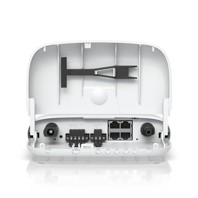 Ubiquiti sunMAX SolarPoint, SM-SP-40, Remotely Managed MPPT 24V 7A Solar Site Charging Appliance, Integrated Four-port, 24V PoE 10/100 Mbps, 2Yr Warr